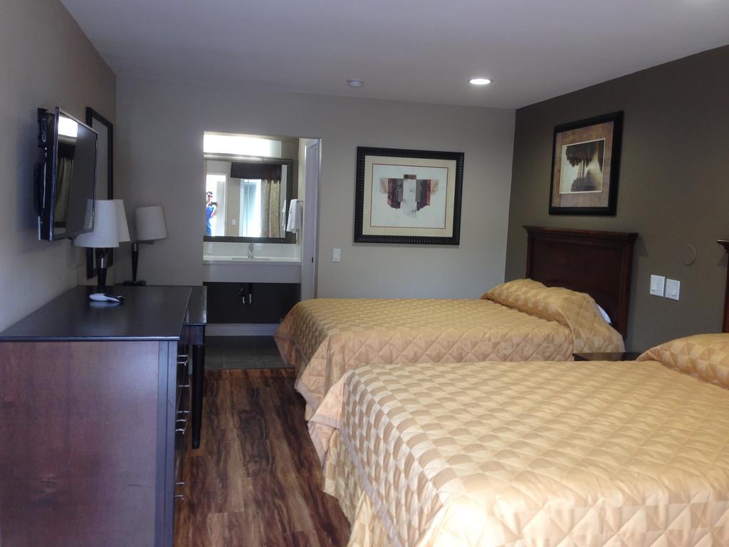 Anaheim Lodge Room photo